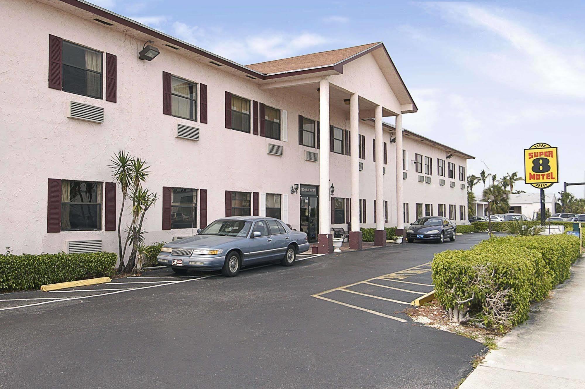 Super 8 By Wyndham Pompano Beach Luaran gambar